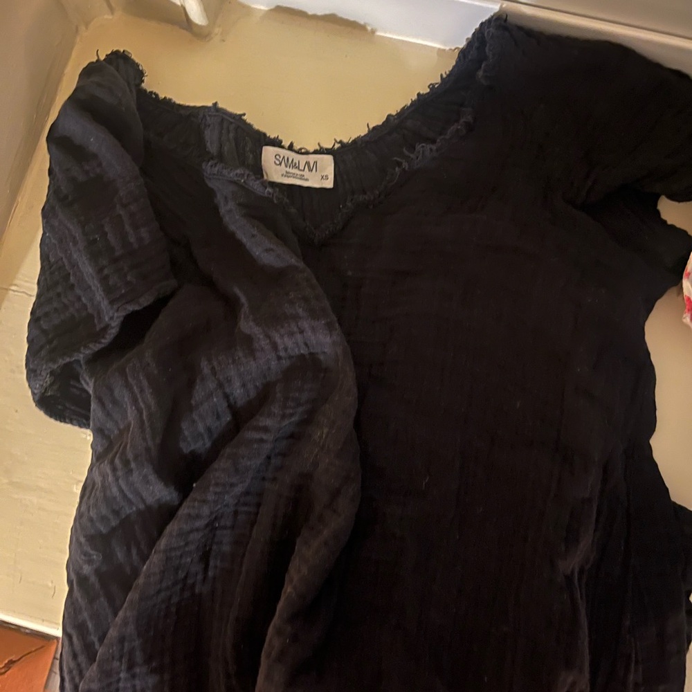 Black linen tee
